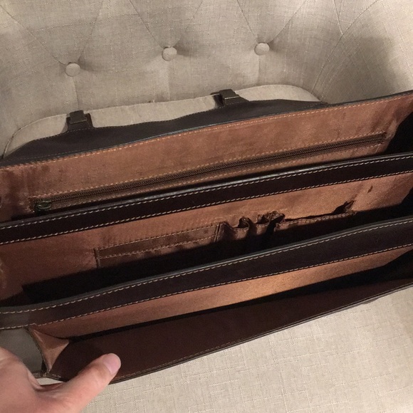 Wilson’s Leather Dark Rugged Expandable Briefcase - Picture 12 of 16